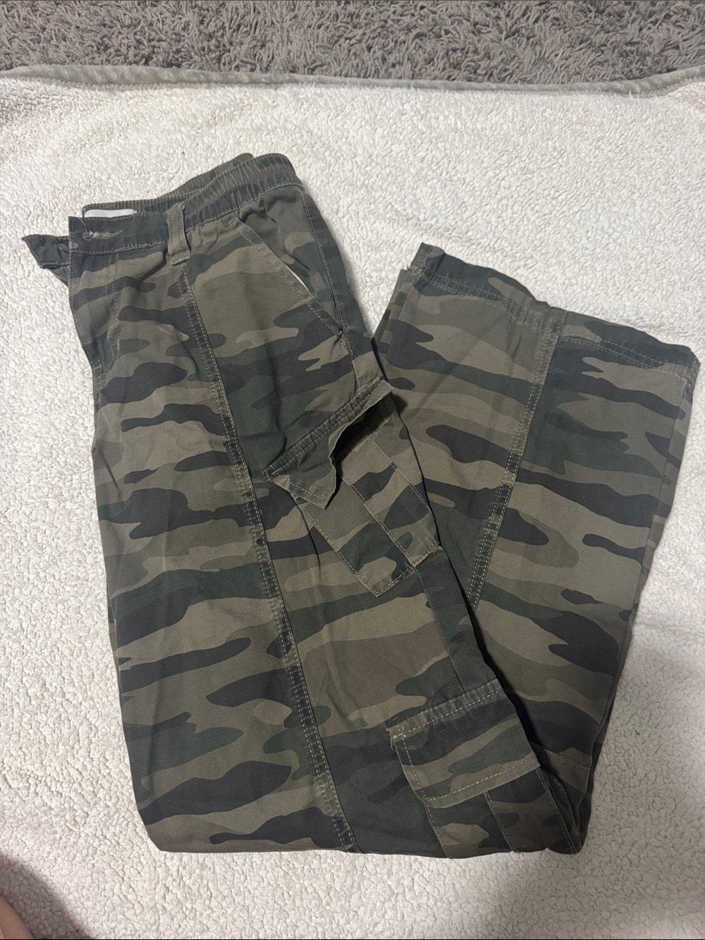 PacSun Women’s Olive Camo Cargo Pants